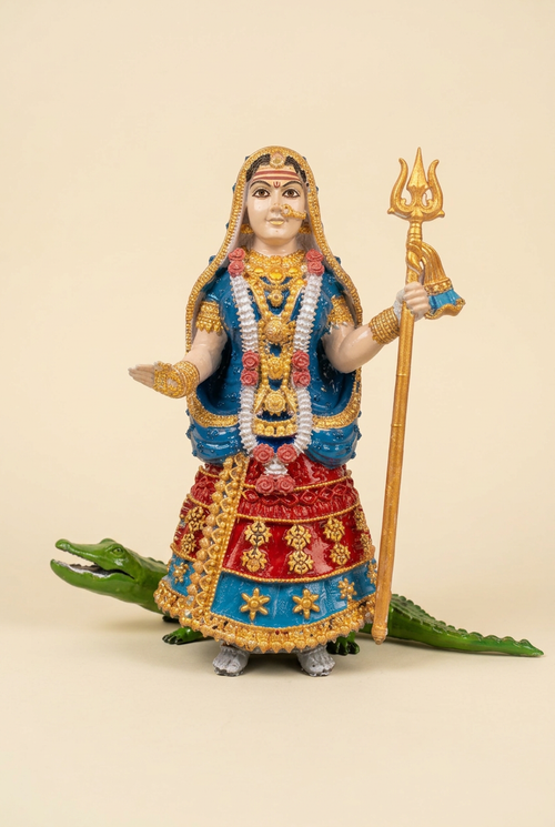Studio-style statue product image